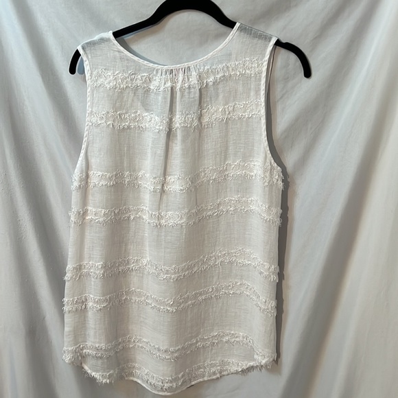 Vince Camuto White Textured Eyelash Sleeveless Top Size Medium - Picture 5 of 7